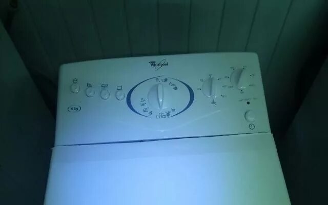 Вертикальные стиралки вирпул. Стиральная машина whirlpool awt 2284. машинка вирпул с вертикальной загрузкой аа700. машинка с верхней загрузкой вирпул 900. вертикальная стиральная машинка whirlpool 5кг.