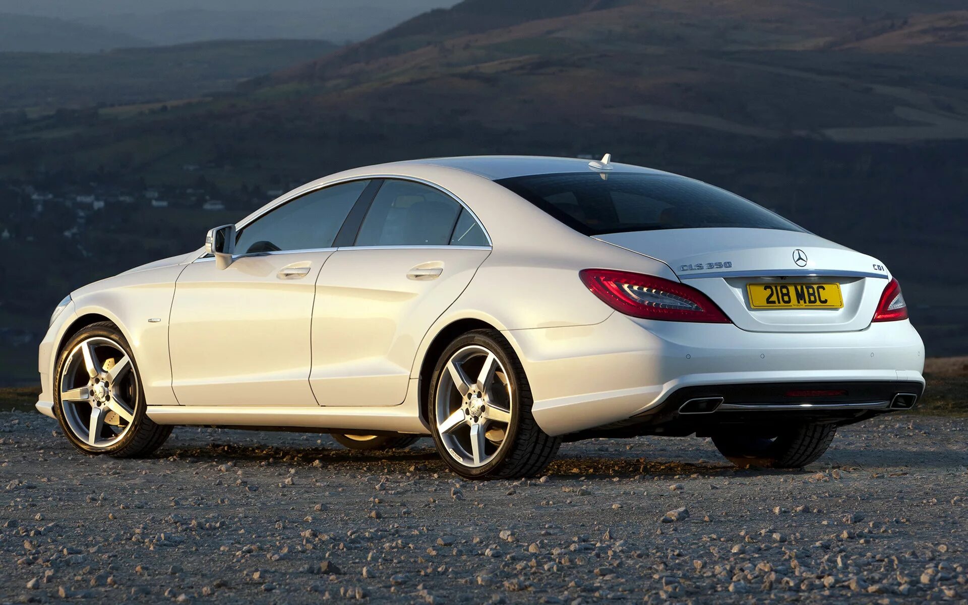 Как называется мерседес банан. Мерседес cls 350. mercedes benz cls 350 2010. мерседес cls 350 amg. mercedes-benz cls-class 2010.