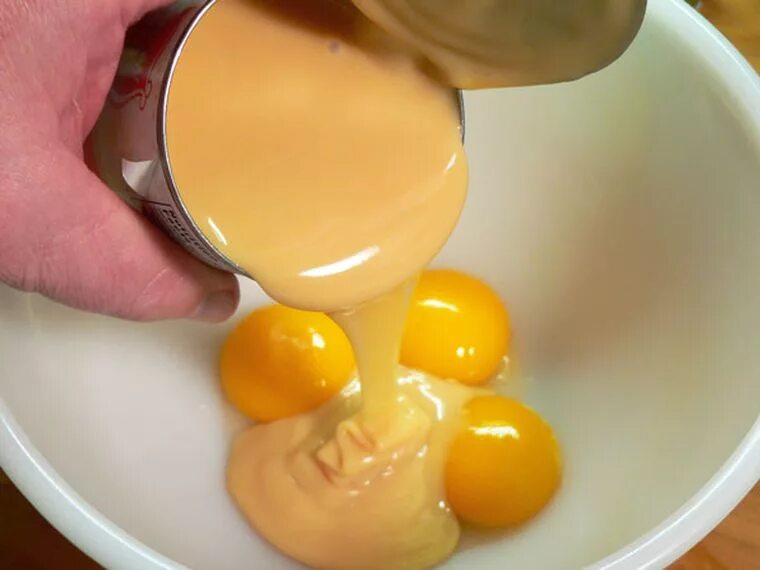Кремовые яйца. Крем из яиц и сгущенки. Крем на желтках. Крем со сгущенкой и яйцами. Яйца со сгущенкой.