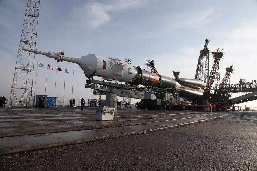 Шаттл мыс канаверал. Космическая ракета. Ракетная промышленность сша. Ракета носитель южмаш. Космическая промышленность.