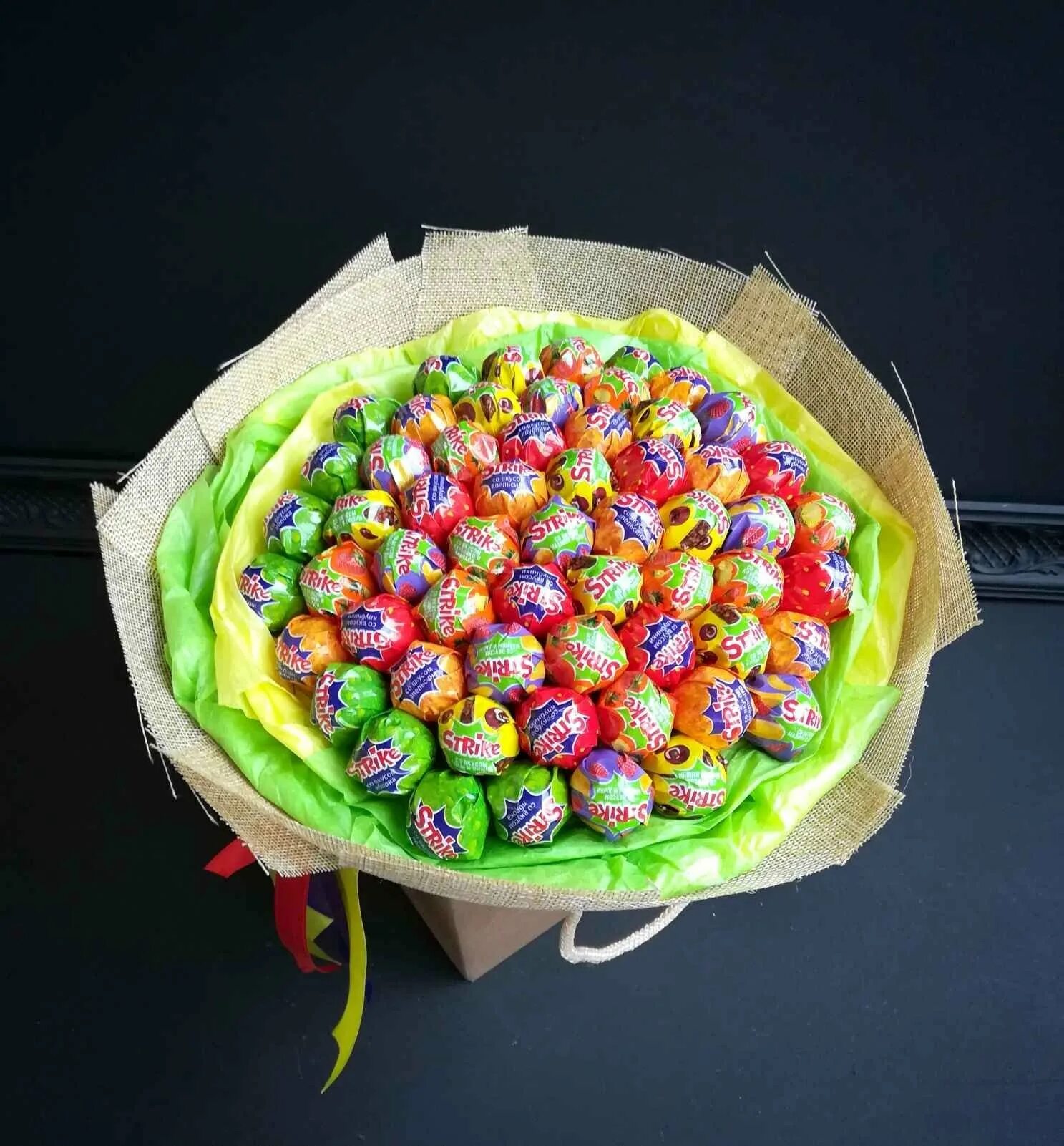 Конфеты для детей своими руками. Елочная игрушка из фантиков. Сладкий букет для девочки. Подарок из конфет для девочки. Торт из конфет.