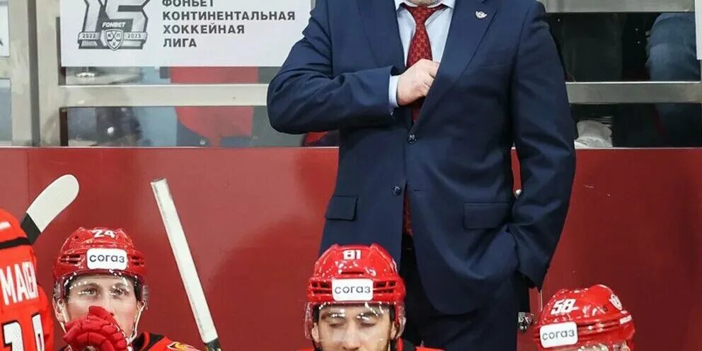 Хк трактор тренер. Тренер хк трактор и хк автомобилист. Билл питерс тренер хк автомобилист. Заварухин тренер автомобилист. Бывальцев автомобилист.