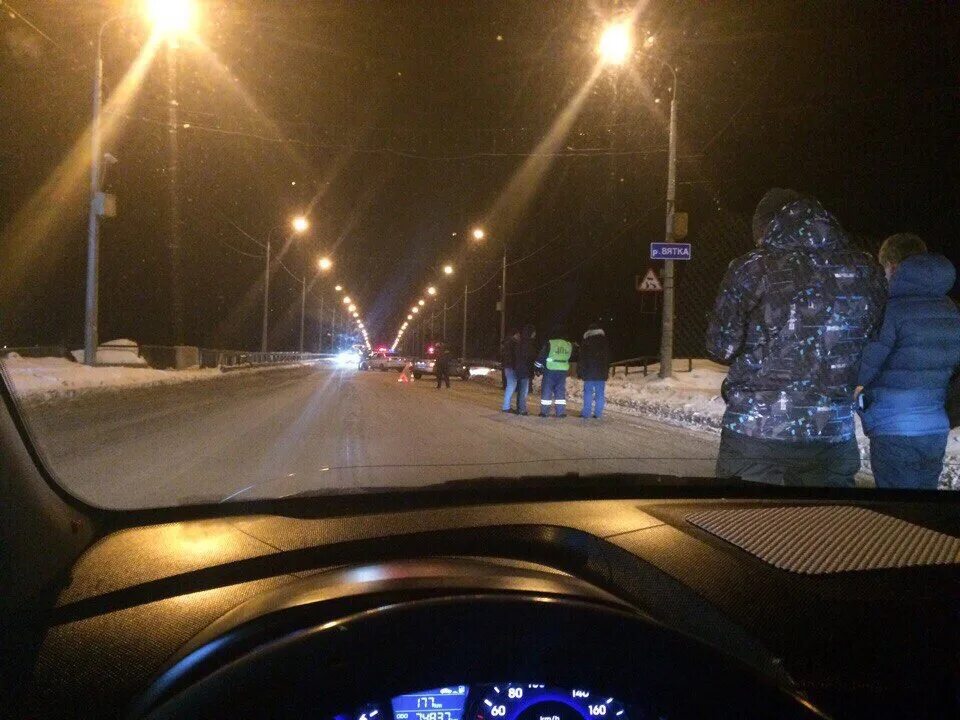 Две девушки на кирово збитые в мельниково. Авария 7 сентября 2020 года в миассе. Встречное дтп киров старый мост. В путилково сбили человека. Киров сбит человек.