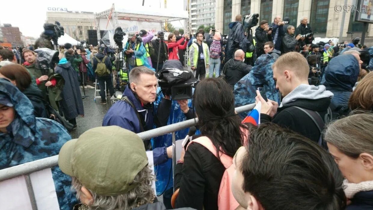 Агентство новостей политики. Провокаторы на митингах. Митинги оппозиция Москва 2007. Штурм мэрии митинг в Москве. СМИ призывают к Майдану.