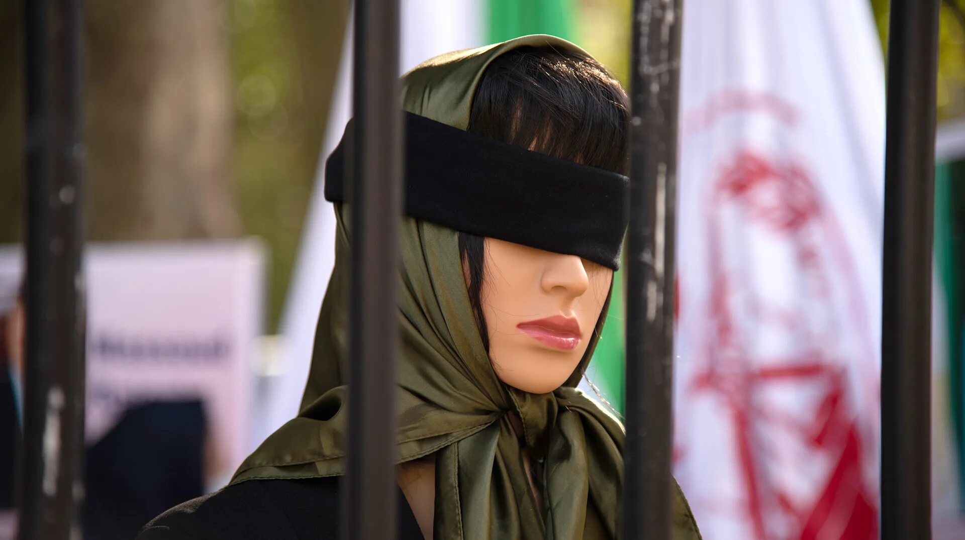 Смертная казнь в оаэ. Иранские женщины. Осужденная женщина.