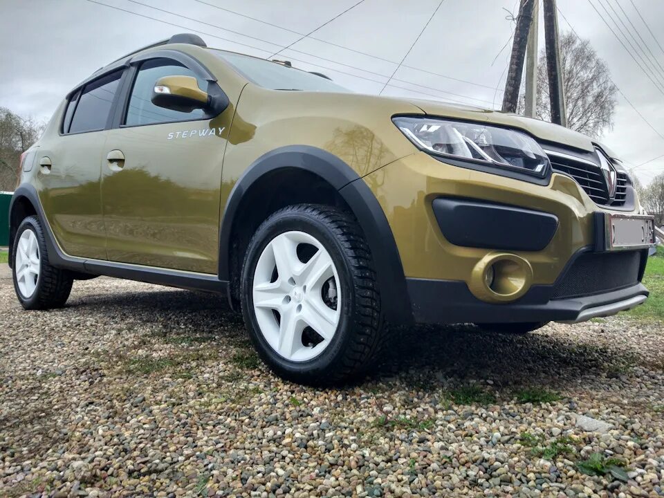 Рено сандеро степвей вылет дисков. Колпаки renault sandero stepway 16. колпак renault sandero stepway 2. логан степвей r18. renault sandero stepway диски.