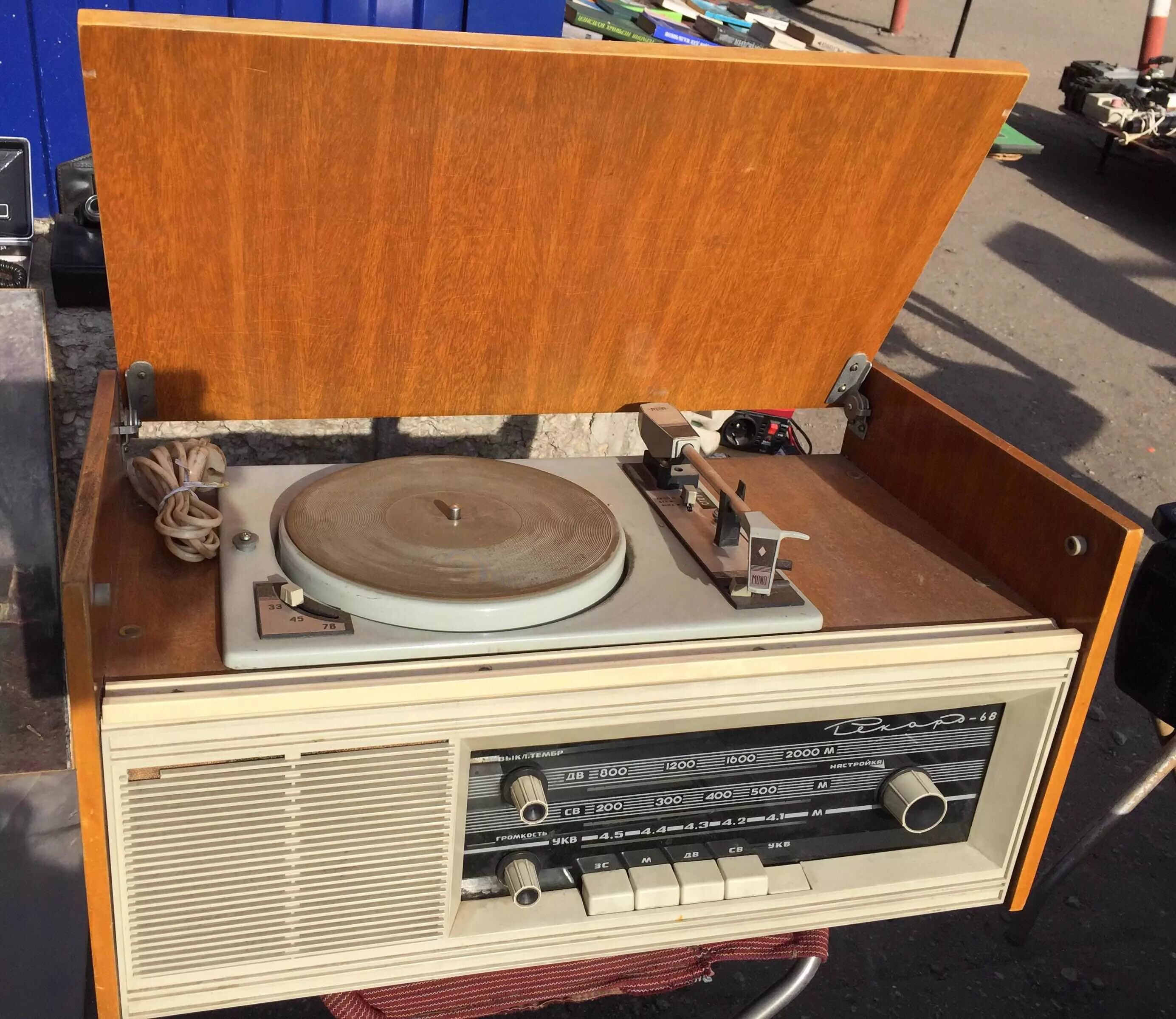 Радиоаппаратура ссср. Музыкальный центр такт-001-стерео. Старинный радиотехника. Приемник радиотехника 102. Радиотехника советская советская.