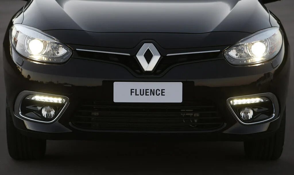 Renault Fluence 2021. Рено Флюенс 2015. Дефлектор капота на Renault Fluence 2014. Imprensa Renault Fluence.