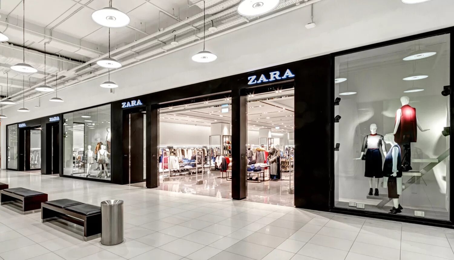 витрина магазина в тц. вывеска магазина в торговом центре. торговый центр витрины. торговый центр бутик. Women's clothing магазин.