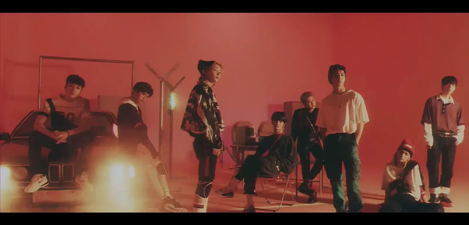 Stay stray kids. Stray kids la la la. Stray kids no easy постер. Концерт stray kids 2023 трансляция. Феликс и хёнджин stray kids 2023.