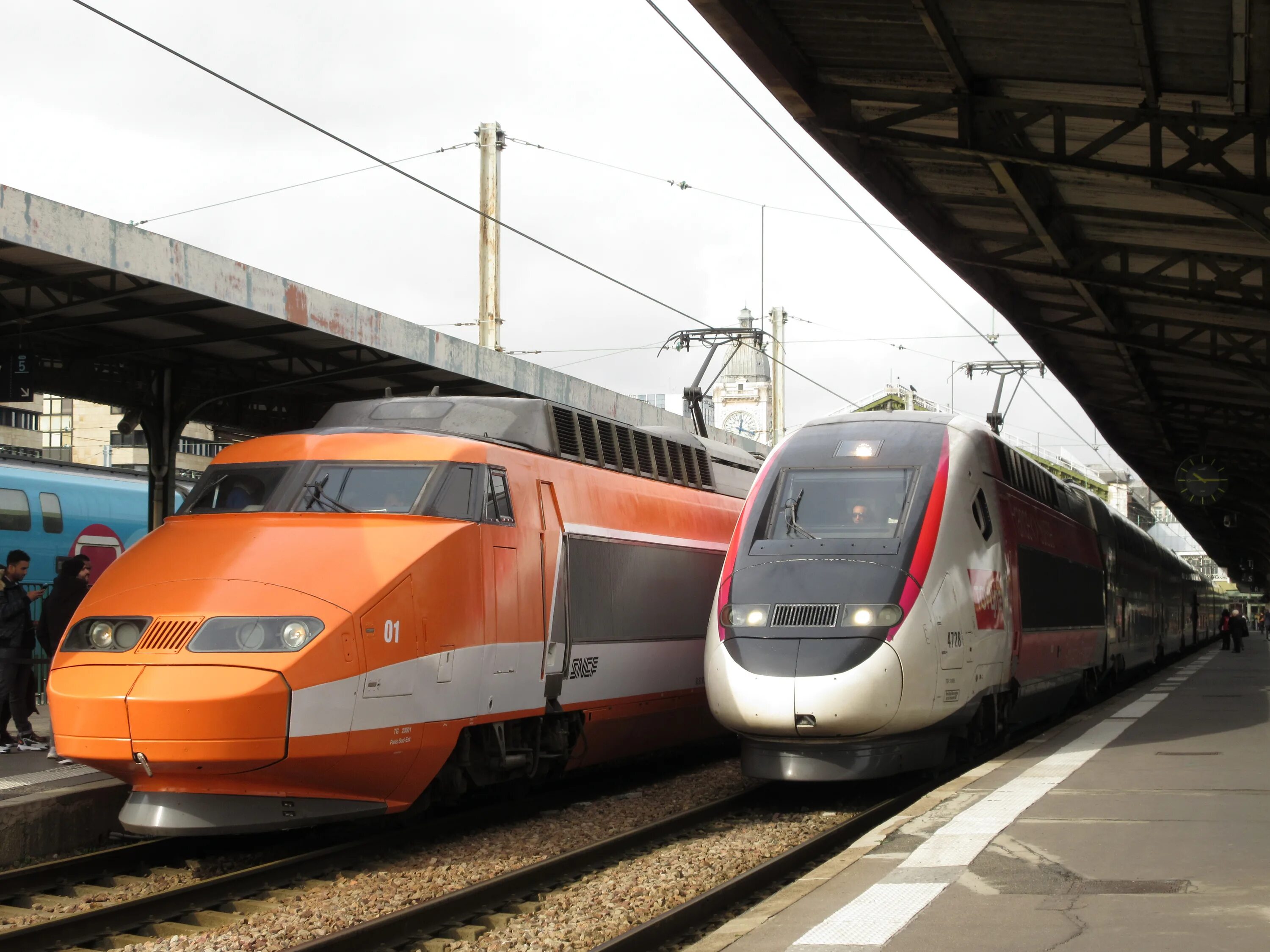 Французские скоростные поезда TGV. Французский поезд TGV. Поезд TGV Франция. Поезд ТЖВ Франция скоростной. French train