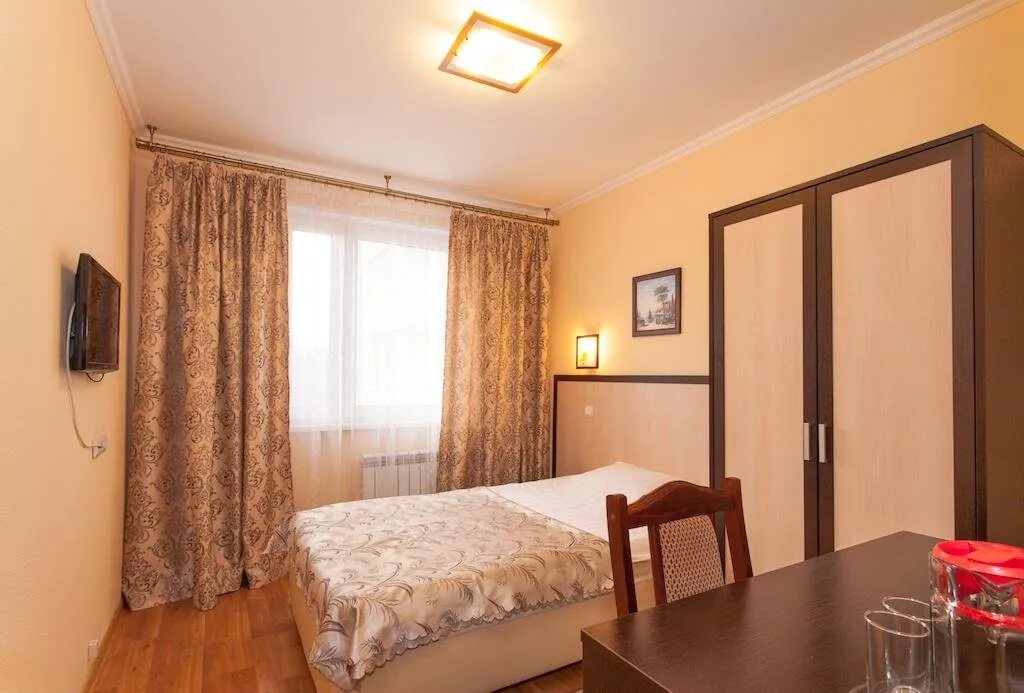 Минима динамо. Двухместный номер с одной двуспальной кроватью. Голден москва гостиница. Почасовая гостиница. Гостиницы в москве недалеко от метро.