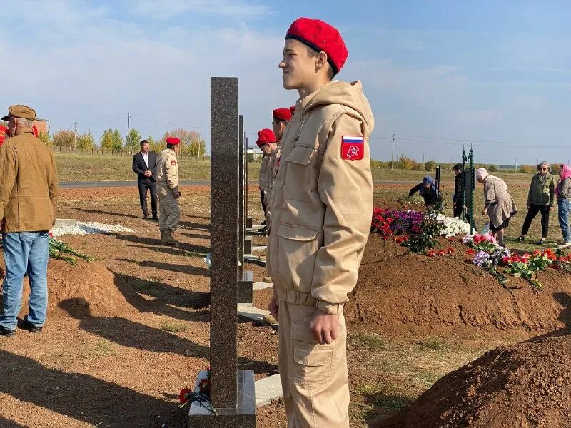 арно жан-жорж бельтрам. высокие почести. похороны с воинскими почестями. госнаграды полицейский. отдание воинских почестей.