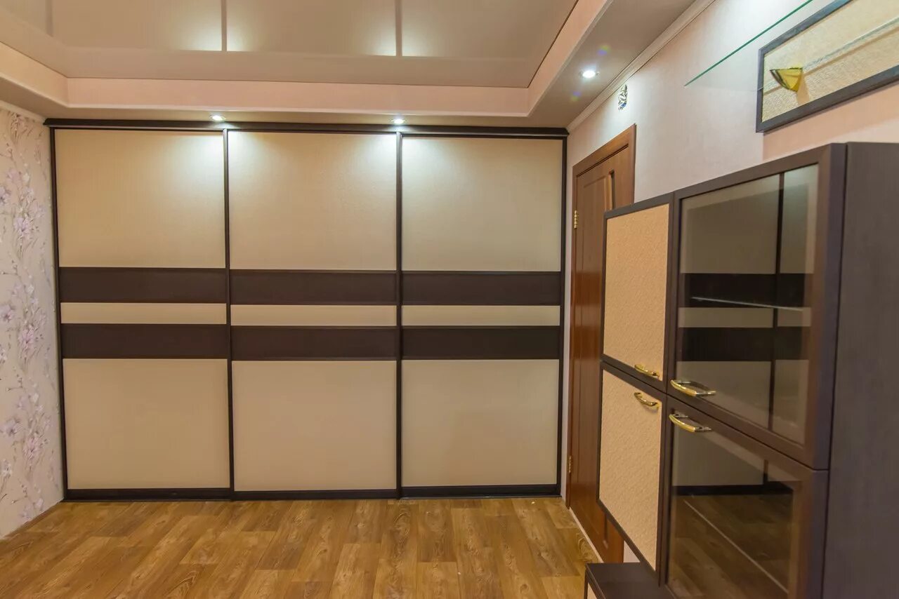 шкаф купе с лдсп эггер. встраиваемый шкаф. мистер дорс шкафы купе. встроенные шкафы купе внутри. фото встраиваемого шкафа купе.