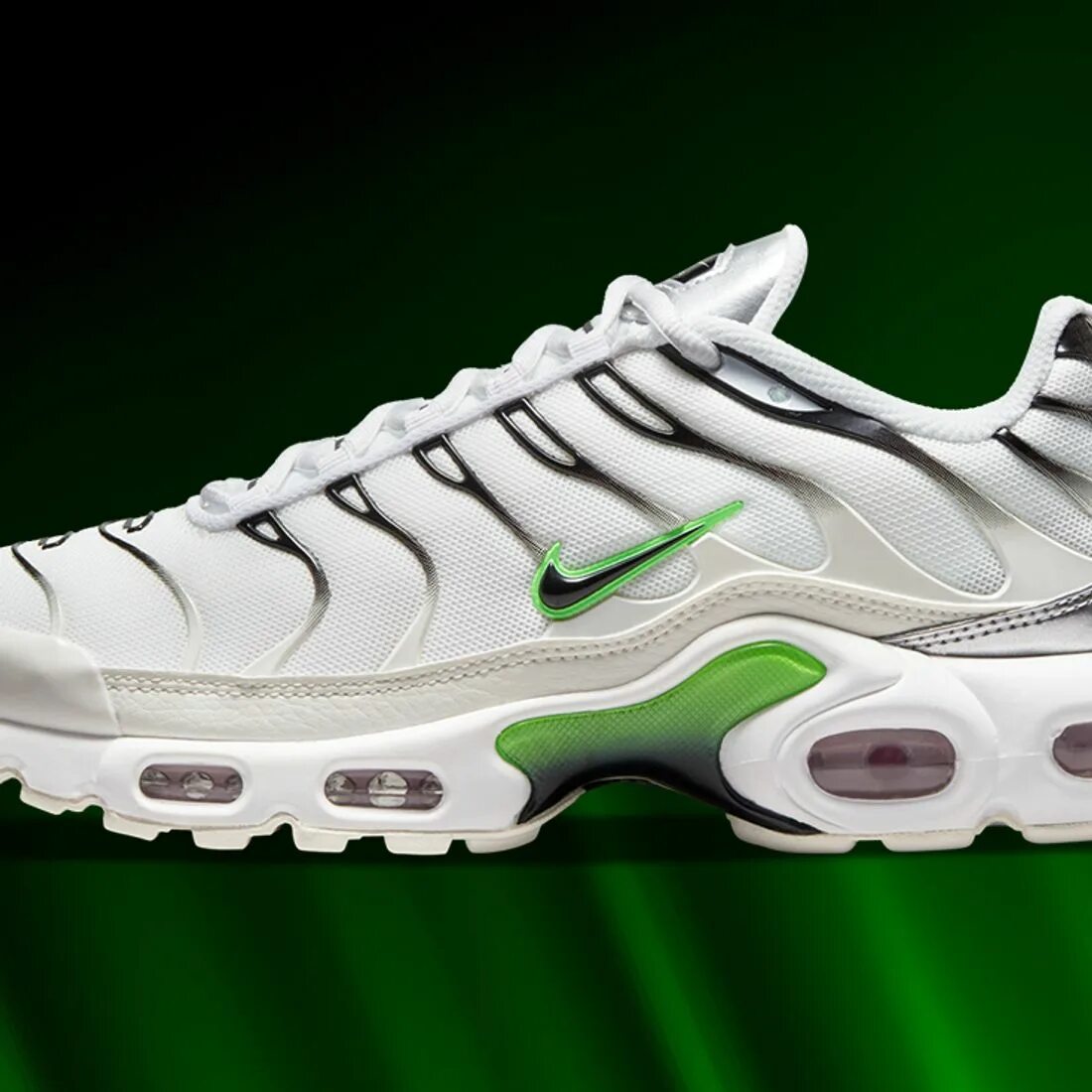 Тн белые. Nike Air Max TN Plus White. Nike Air Max TN Plus White Green. Nike Air Max TN Plus белые. Nike Air Max Plus TN Green.