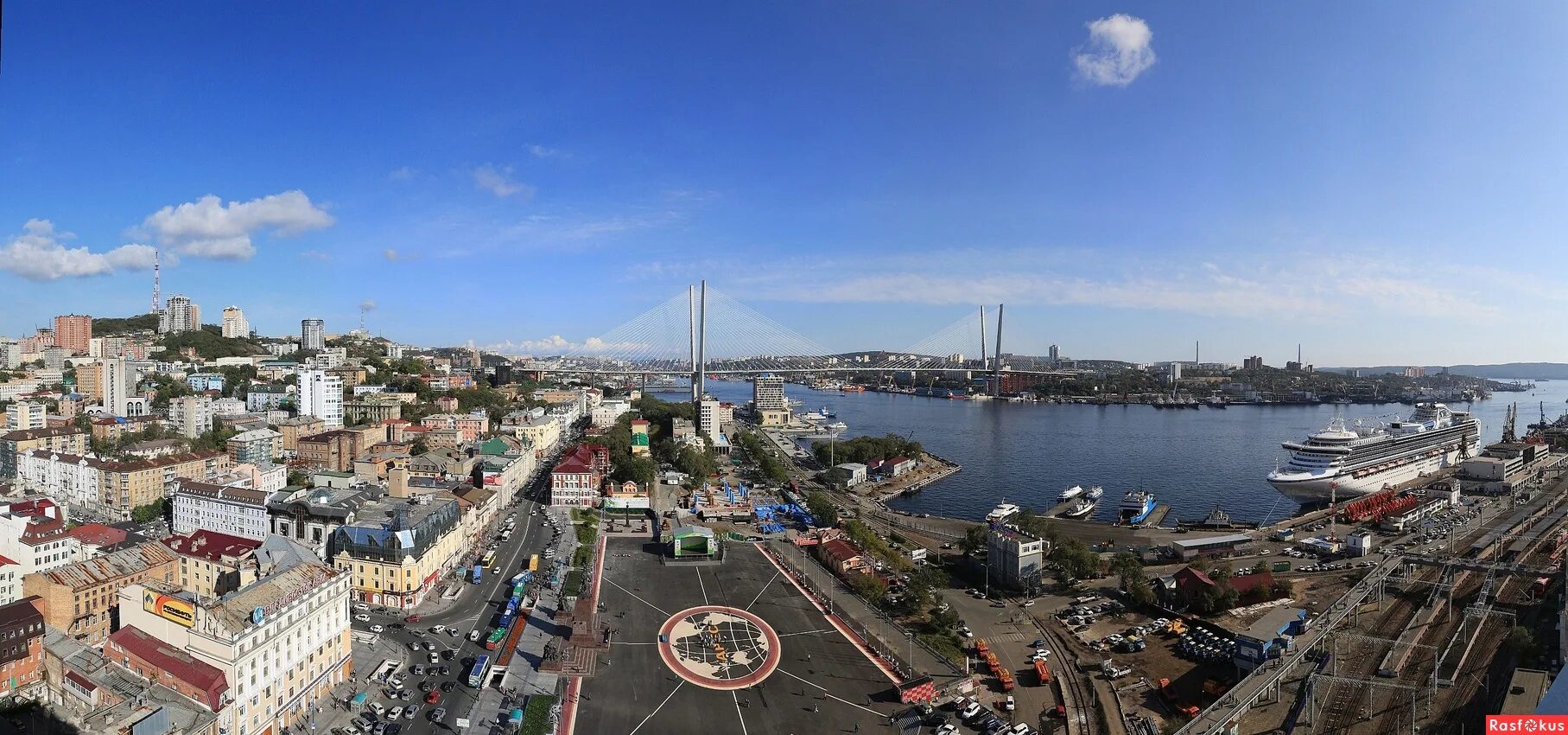 Владивосток является крупнейшим городом. Владивосток центр панорама. Город Владивосток 2023. Порт золотой Рог Владивосток 1860. Владивосток центр города вид сверху.