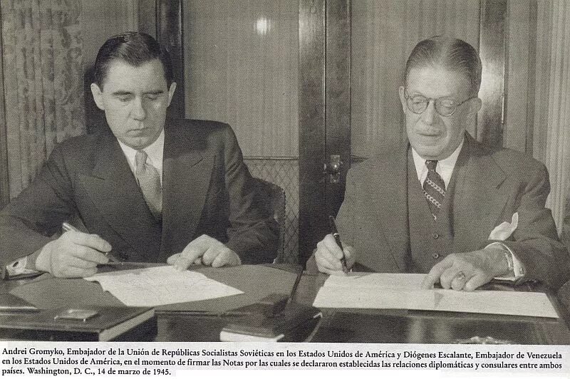 Первого советского посла в сша. Первого советского посла в сша. Гарриман посол в ссср. Послом ссср анатолием добрыниным. Первого советского посла в сша.