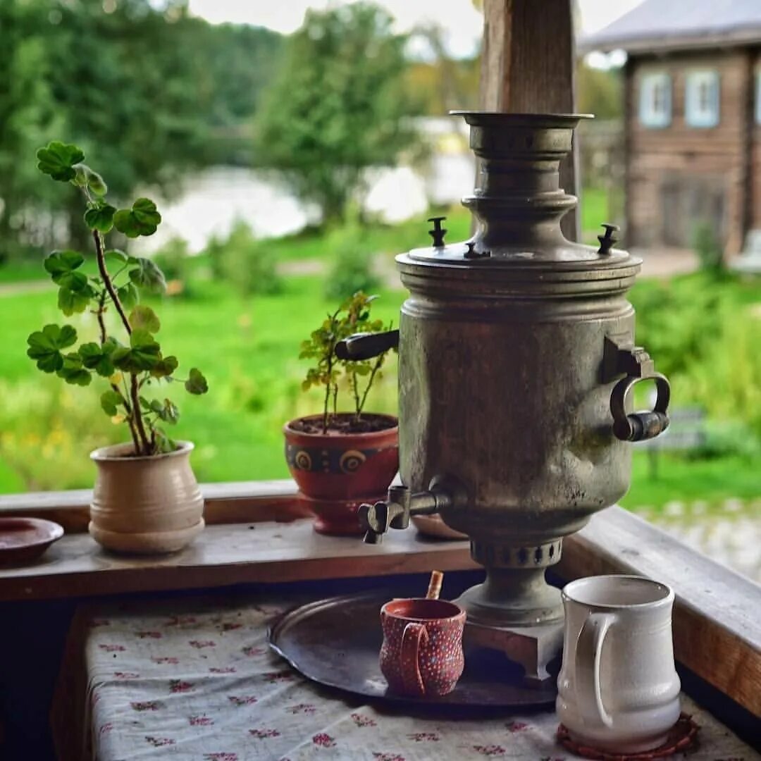 Самовар. Самовар деревенский. Самовар на природе. Чаепитие с самоваром.