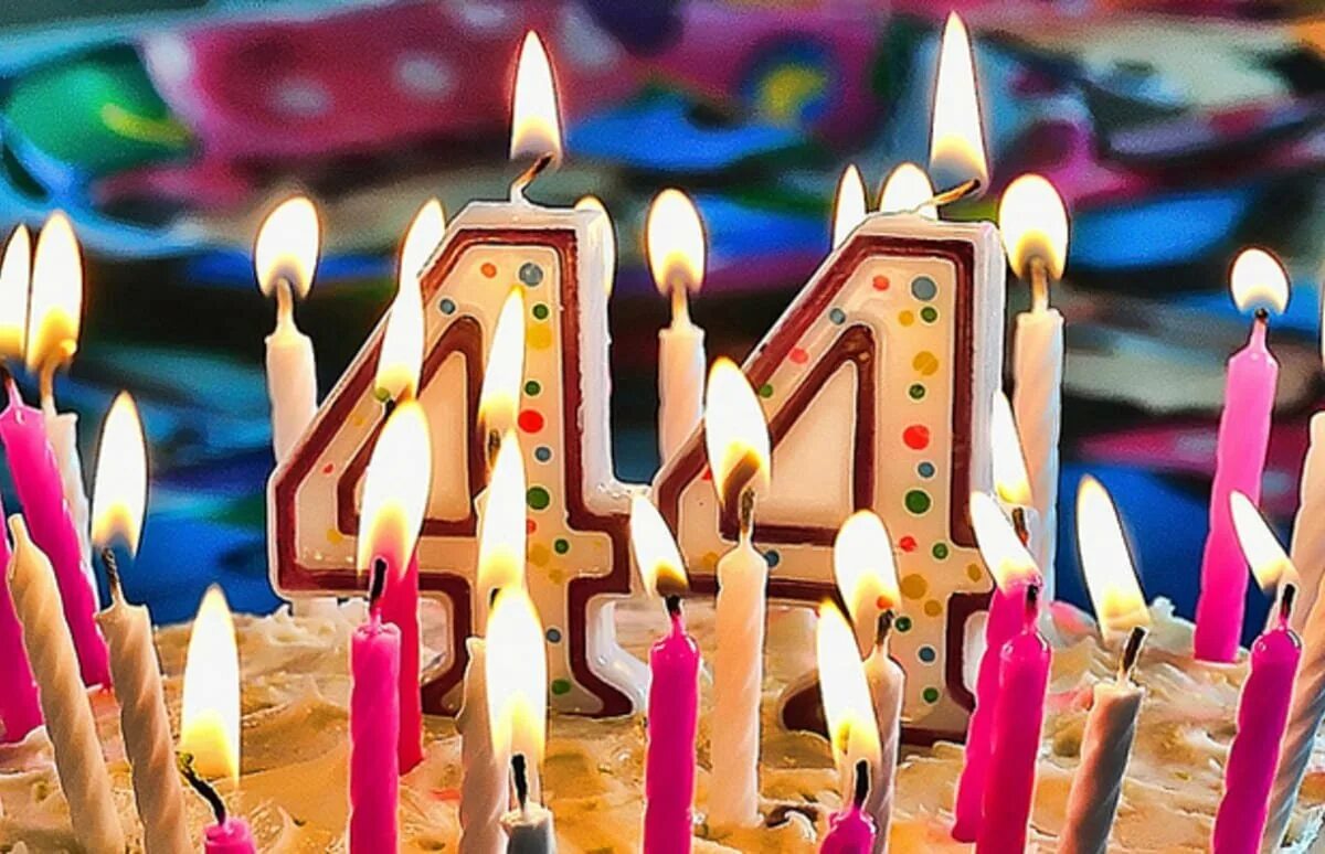 Открытки с днем рождения мужчине 44. Обои с днем рождения. Торт со свечками. С днем рождения. Открытка с днём рождения торт.