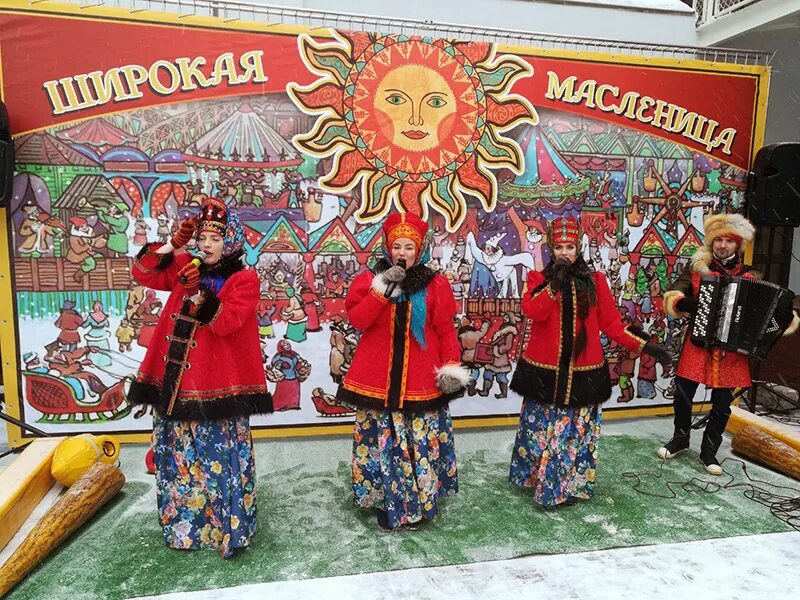 Украшение стола на масленицу. В петропавловской крепости масленичные гуляния. Масленица фольклорный праздник. Экомир калужская область масленица 2016. Выездная торговля на масленицу.