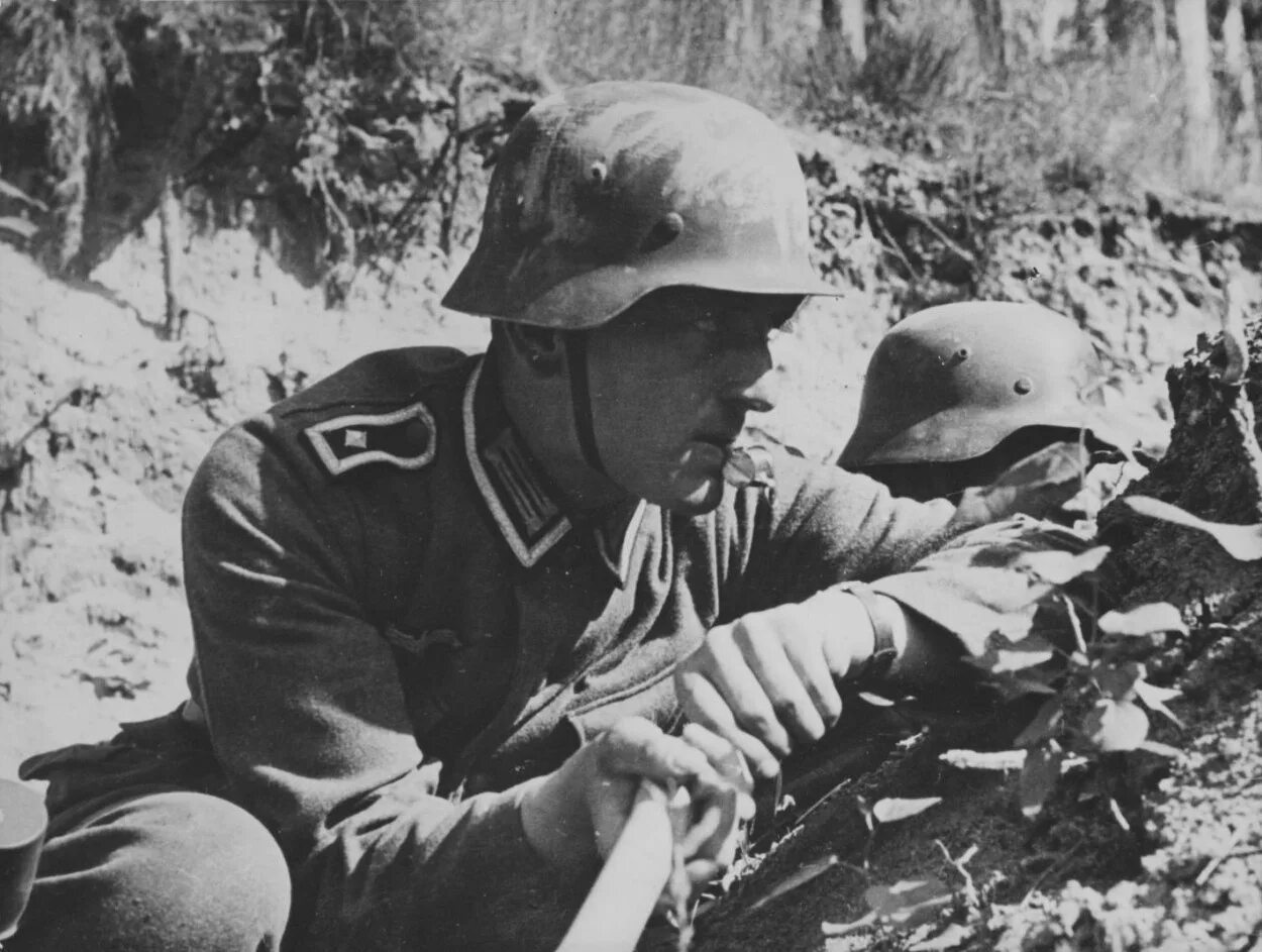 Солдат вермахта с гранатой м 39. Солдаты вермахта на Восточном фронте.