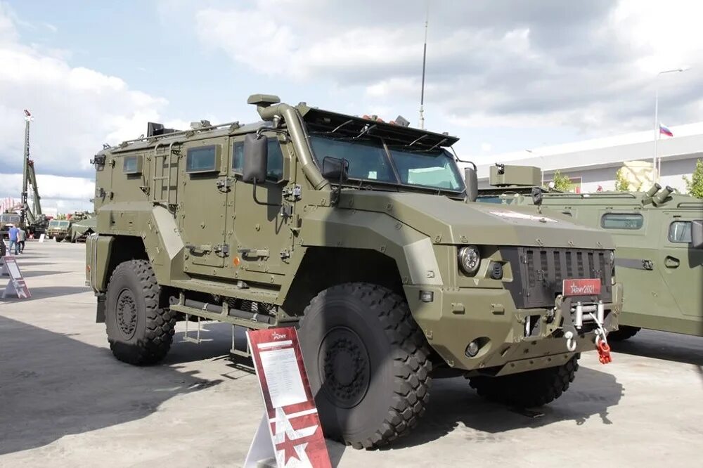 Фото машины тайфун. Камаз тайфун 63988. Камаз 53949. Бронеавтомобиль камаз-63968. К 63968 тайфун-к.