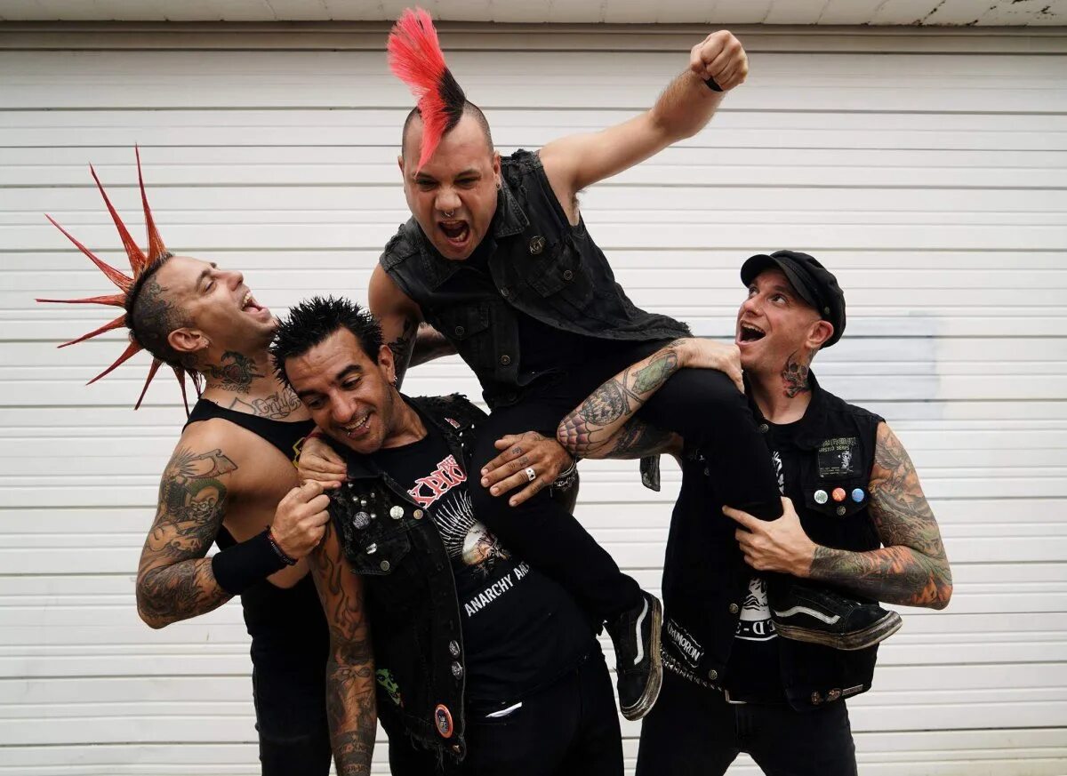 Тру панк. Группа the casualties. дэвид родригез casualties. панк группа the casualties. хорхе эррера the casualties.
