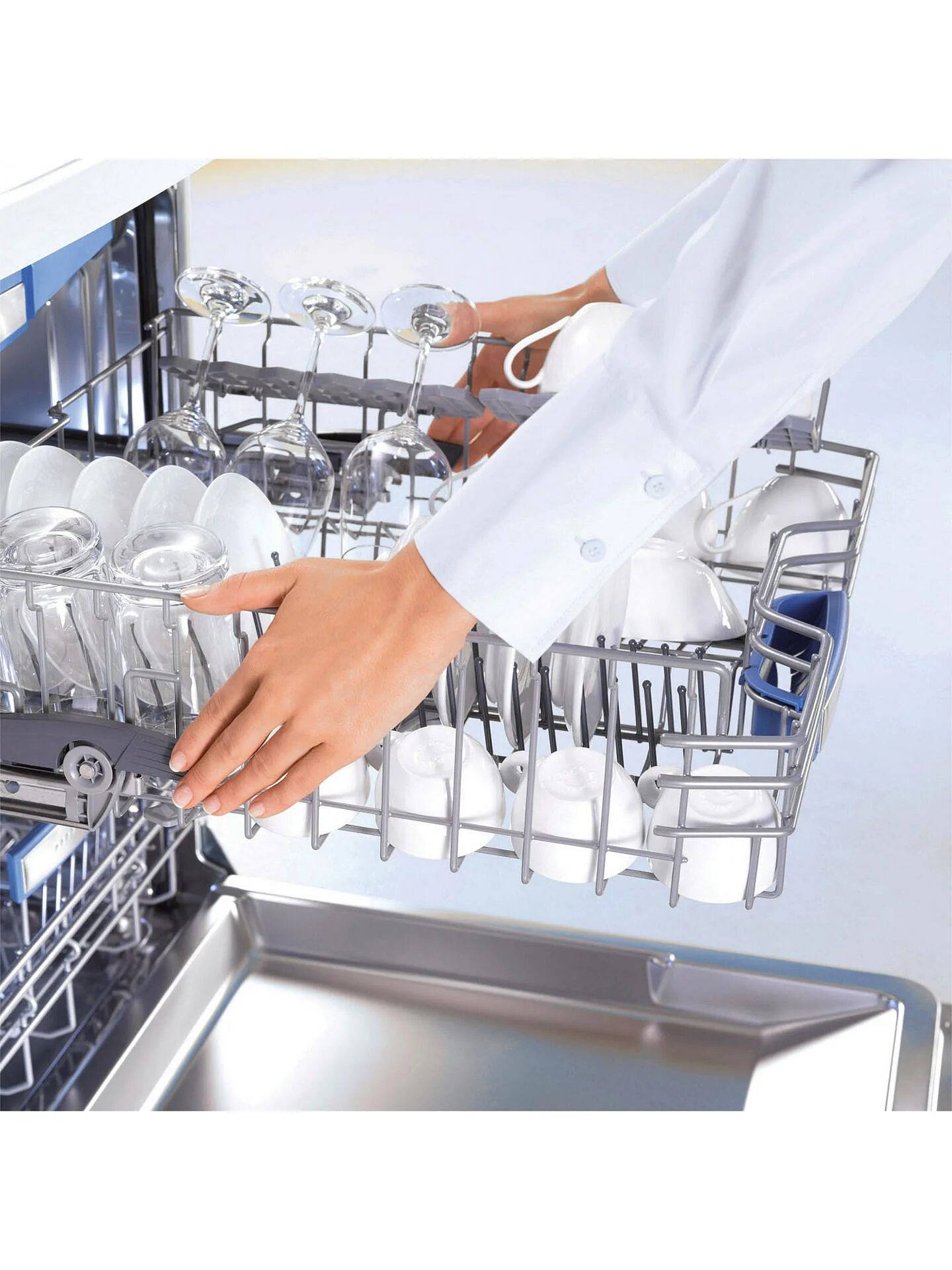 Первое включение посудомоечной машины. Посудомойка Bosch VARIOSPEED. Посудомоечная машина Zanussi ZDS 105 запчасти. Посуда в посудомоечной машине. Посудомоечная машина Zanussi.