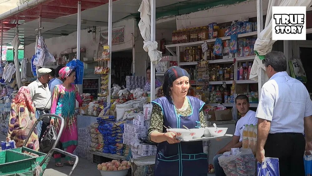 Душанбе рынок. Таджикские женщины на рынке. Душанбе зеленый базар. Продуктовый рынок в Душанбе. Екатеринбург таджикский