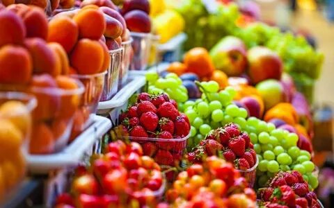 В магазине продают овощи фрукты ягоды