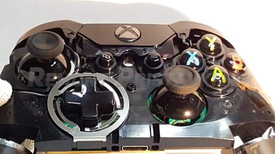 Залипает стик на геймпаде Xbox 360. Крестовина Xbox one геймпад. Xbox one Gamepad disassembled. Xbox 360 контроллер в разборе. Ремонт джойстика xbox one undefined