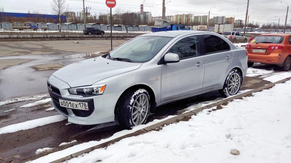 Лансер 10 какие шины. Mitsubishi lancer x 225 45 18. 225 45 r18 лансер 10.