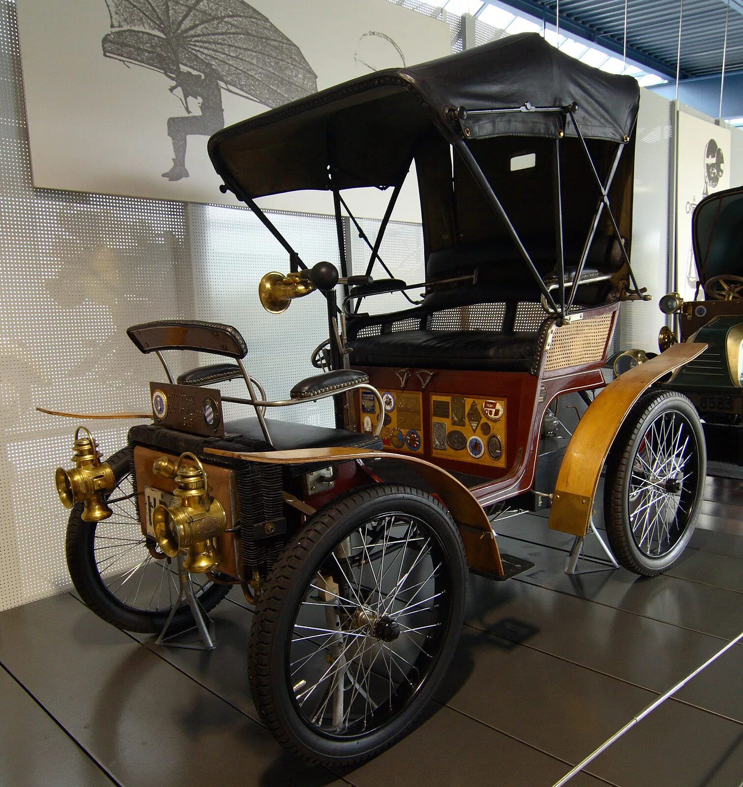 Какая лучше первая машина. Wartburg 1898. BMW Wartburg. Вартбург 1902. BMW 1898 года.