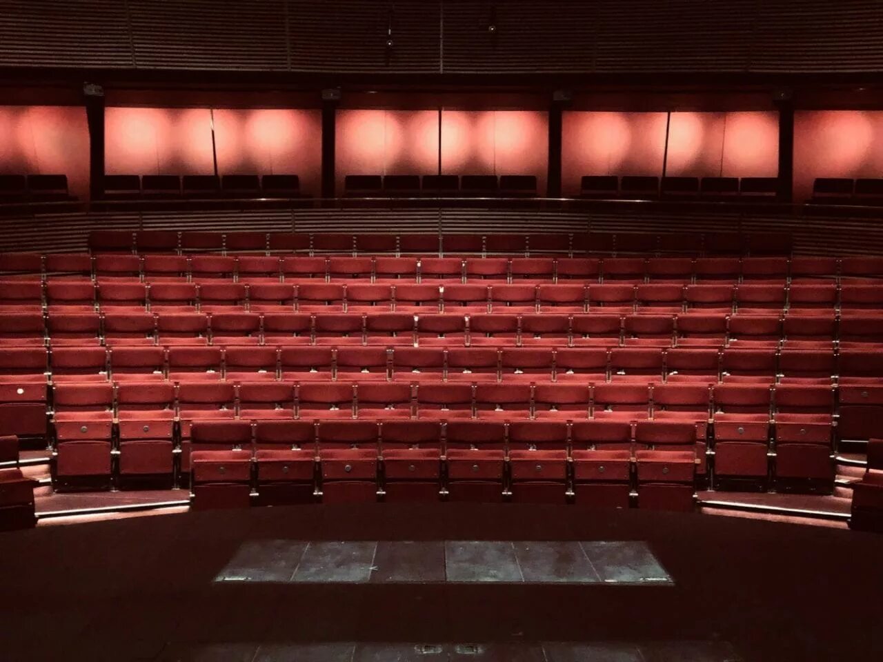D theater