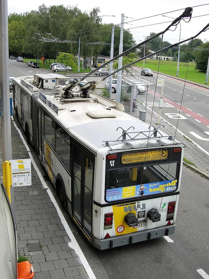 Vetter автобус. Троллейбус в америке. Сиэтл автобус поезд. Сочлененный троллейбус швейцария. Троллейбус в метро.