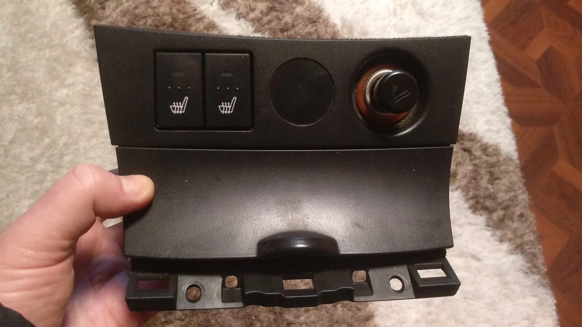 Как снять прикуриватель мазда 3 бк Меняем прикуриватель на USB порты Mazda 3 (1G) BK, 1,6 л, 2007 года своими рук