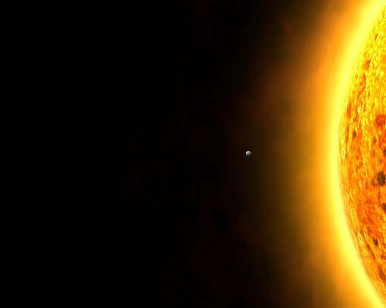 Оранжевое солнце. Солнце на голубом небе. Солнце на черном фоне. Солнце в космосе. Закат на море.