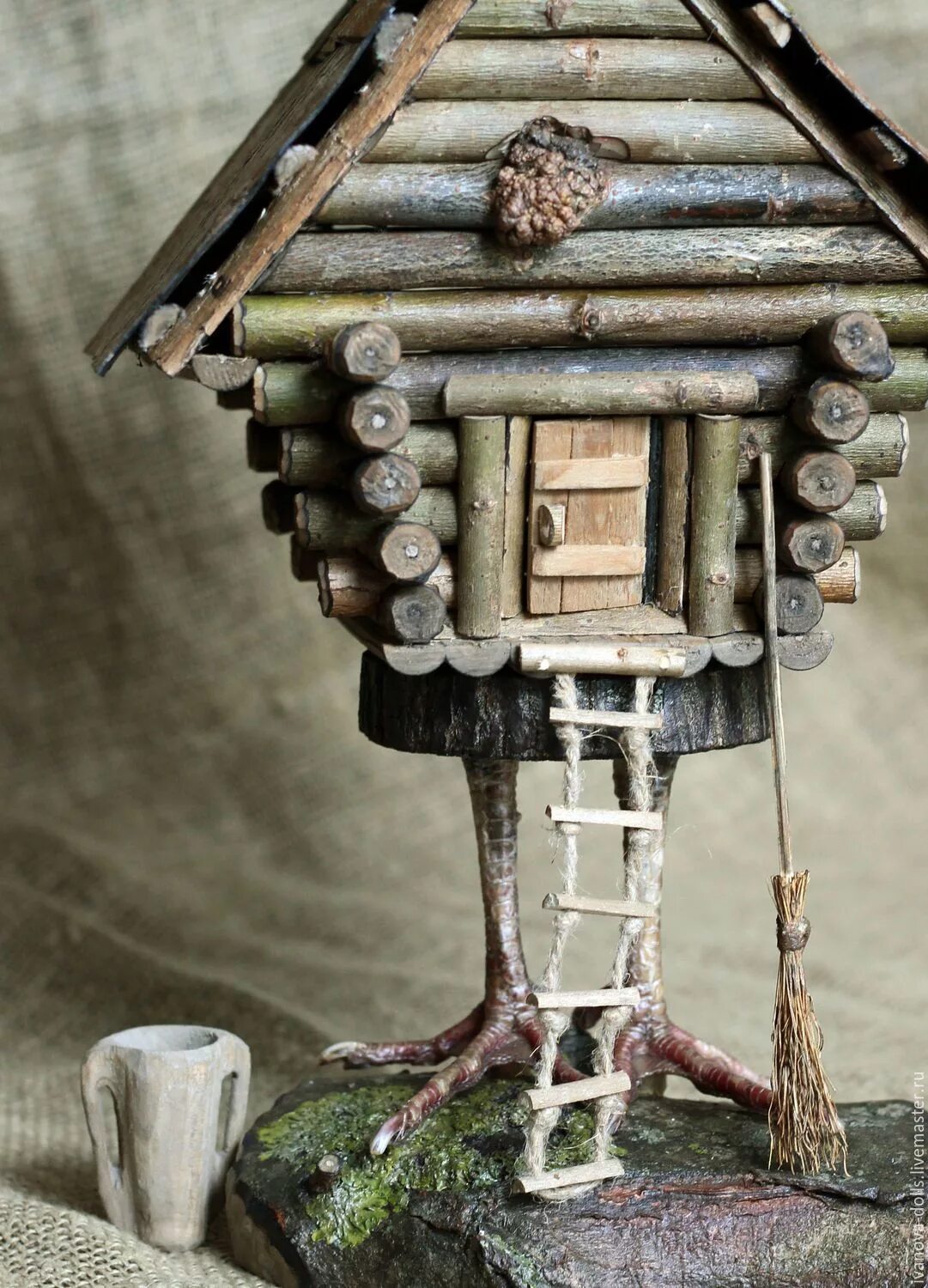 009 избушка на курьих ножках для мелких грызунов и-605. кисловодск избушка бабы яги. домик на курьих ножках для сада. куриные ноги для избушки. домик бабы яги.