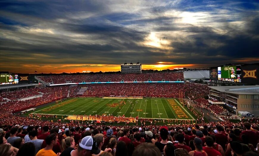 Стадион Iowa. Iowa State University Stadium.