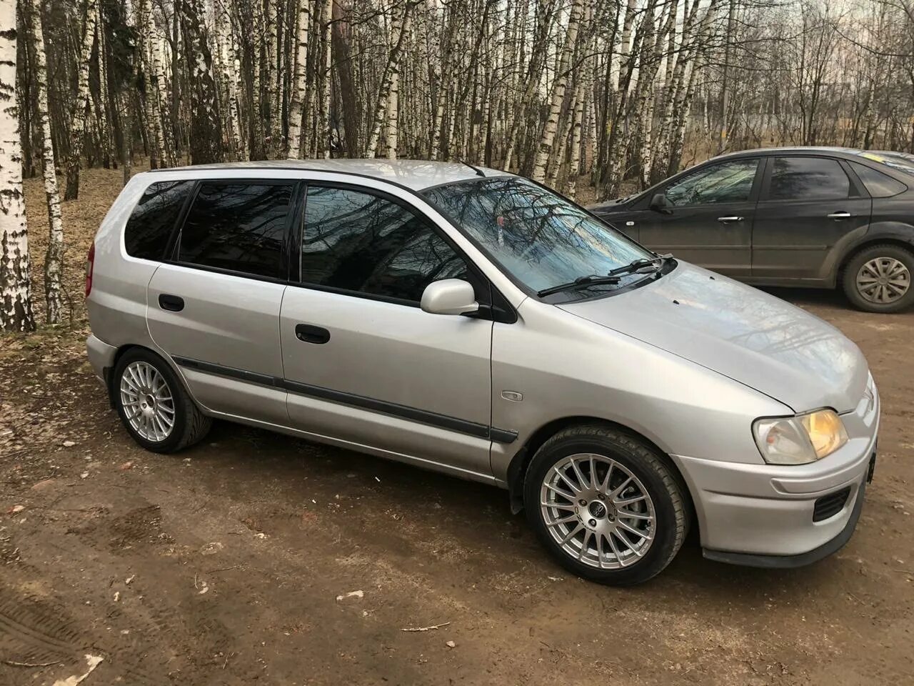 Митсубиси спейс стар 2003 с спойлером. Митсубиси спейс стар 2004. Mitsubishi space star. Митсубиси space star 2004. В обвесах.