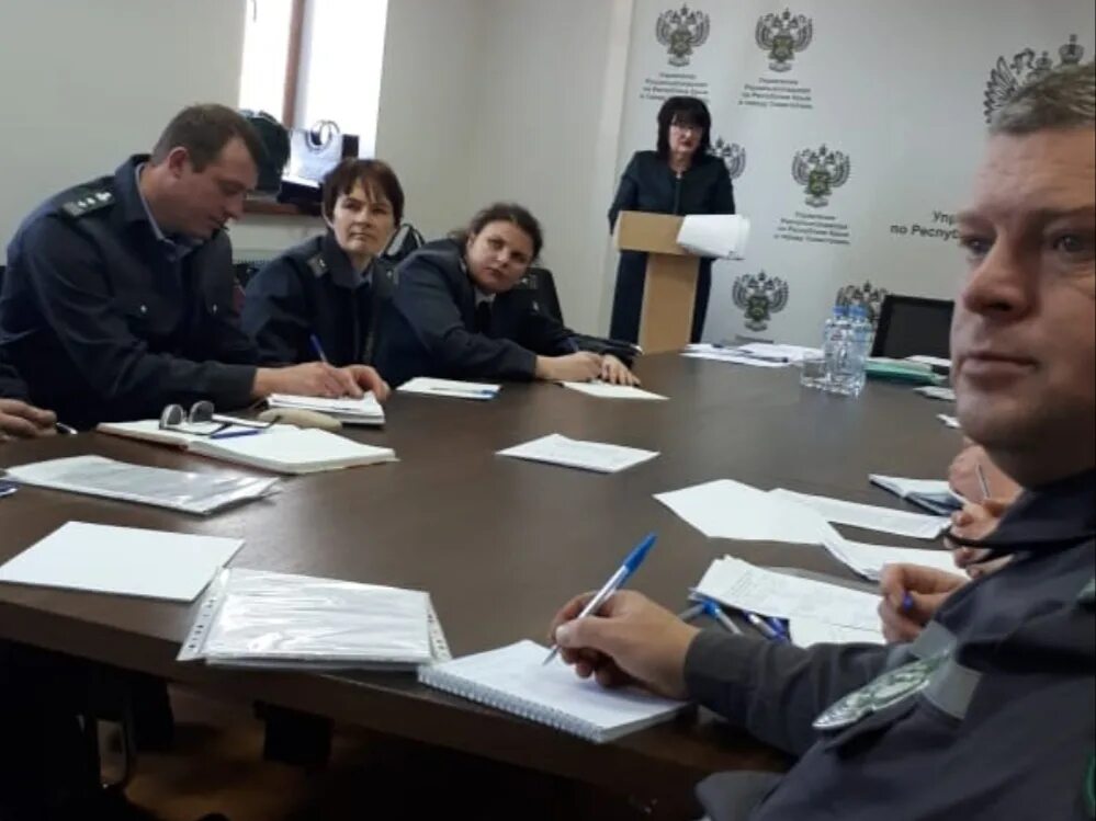 Форма ветеринарного инспектора. Ветеринарная служба форма одежды. Североморское межрегиональное управление россельхознадзора. Форма государственного ветеринарного инспектора. Веиеринарный инсектор.