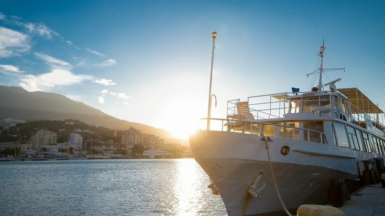 Ялта прогулка. Морская прогулка ялта. экскурсия в ялте на корабле. морская прогулка ялта мисхор. морская прогулка вдоль побережья ялты.