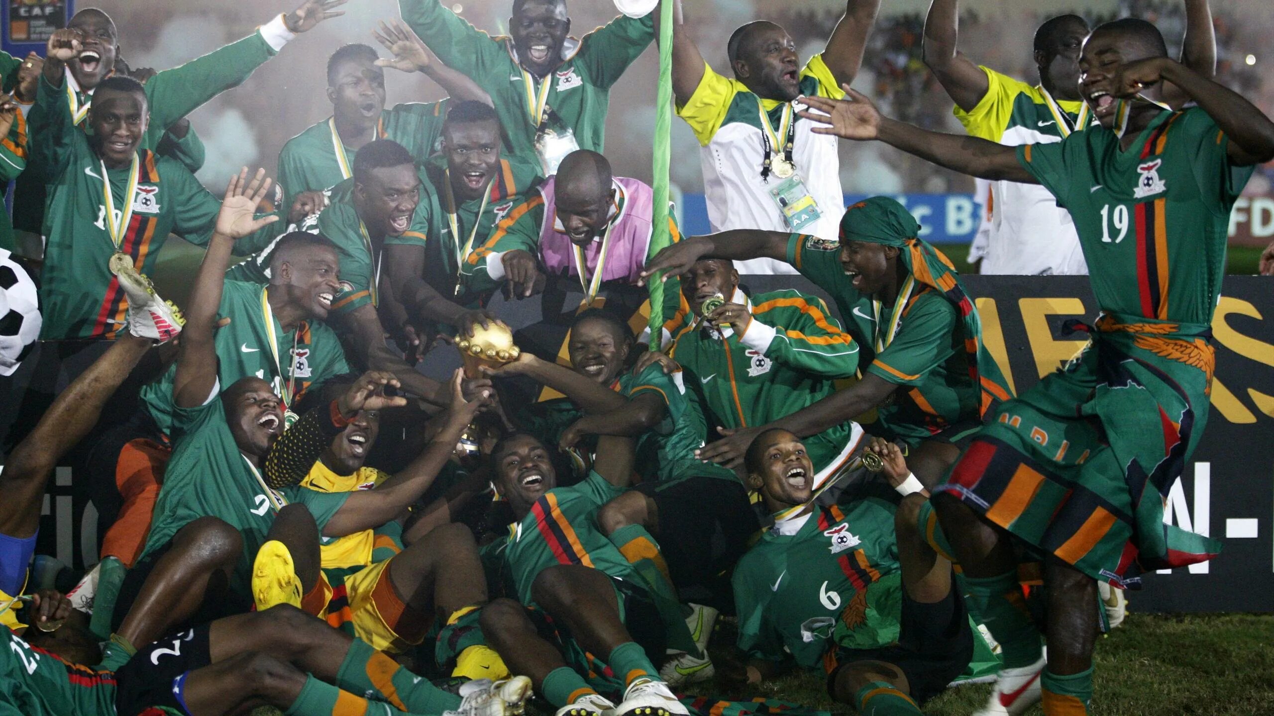 Сенегал 2006. Africa win. Габон футбол. Марокко юар. Знаменитый регбист сша.