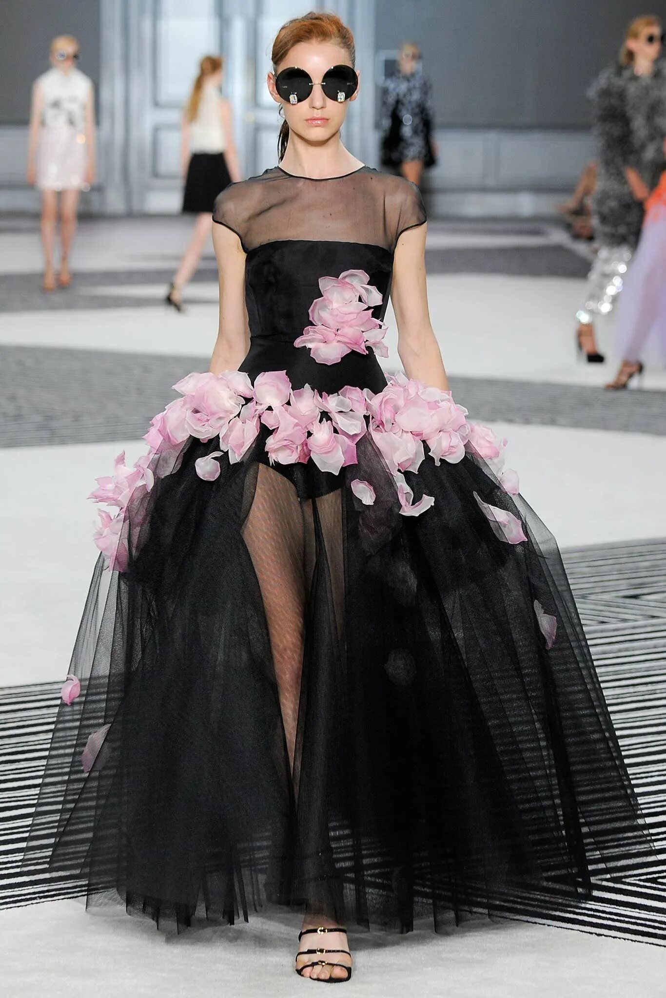 Экстравагантные платья. Giambattista Valli Haute Couture. Джамбаттиста Валли платья. Платье Джамбаттиста Валли фатин. Giambattista Valli мода.