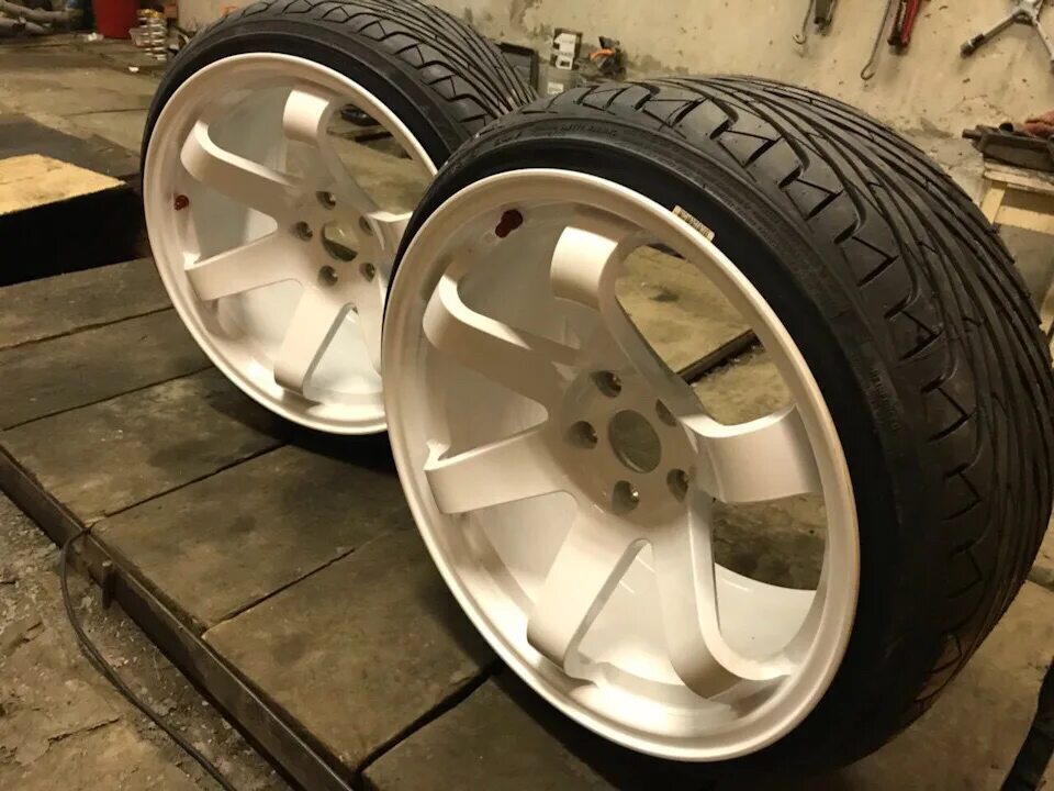 Купить диски r15 с резиной. 215/35 R18 Mazda. Диски Rota r18. Rota Grid r18. Низкопрофильные шины r17 Minerva.