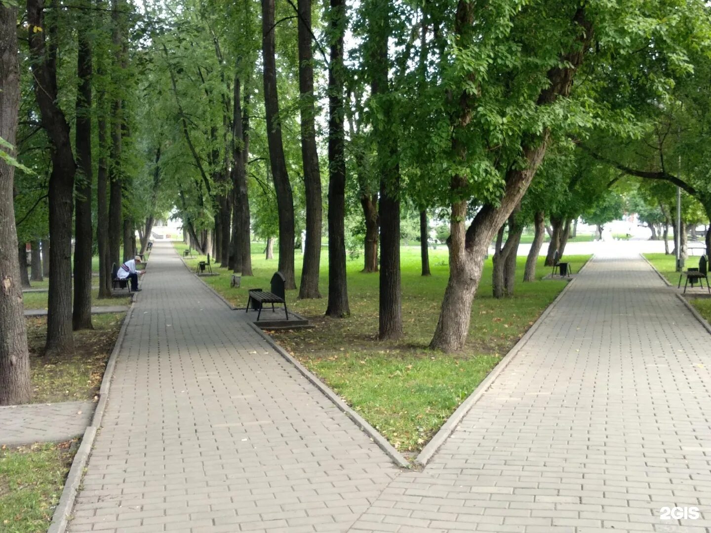 Сквер уральских. Парк уральских добровольцев пермь. город пермь сквер уральских добровольцев. фонтан в сквере уральских добровольцев пермь. памятник в сквере уральских добровольцев в перми.