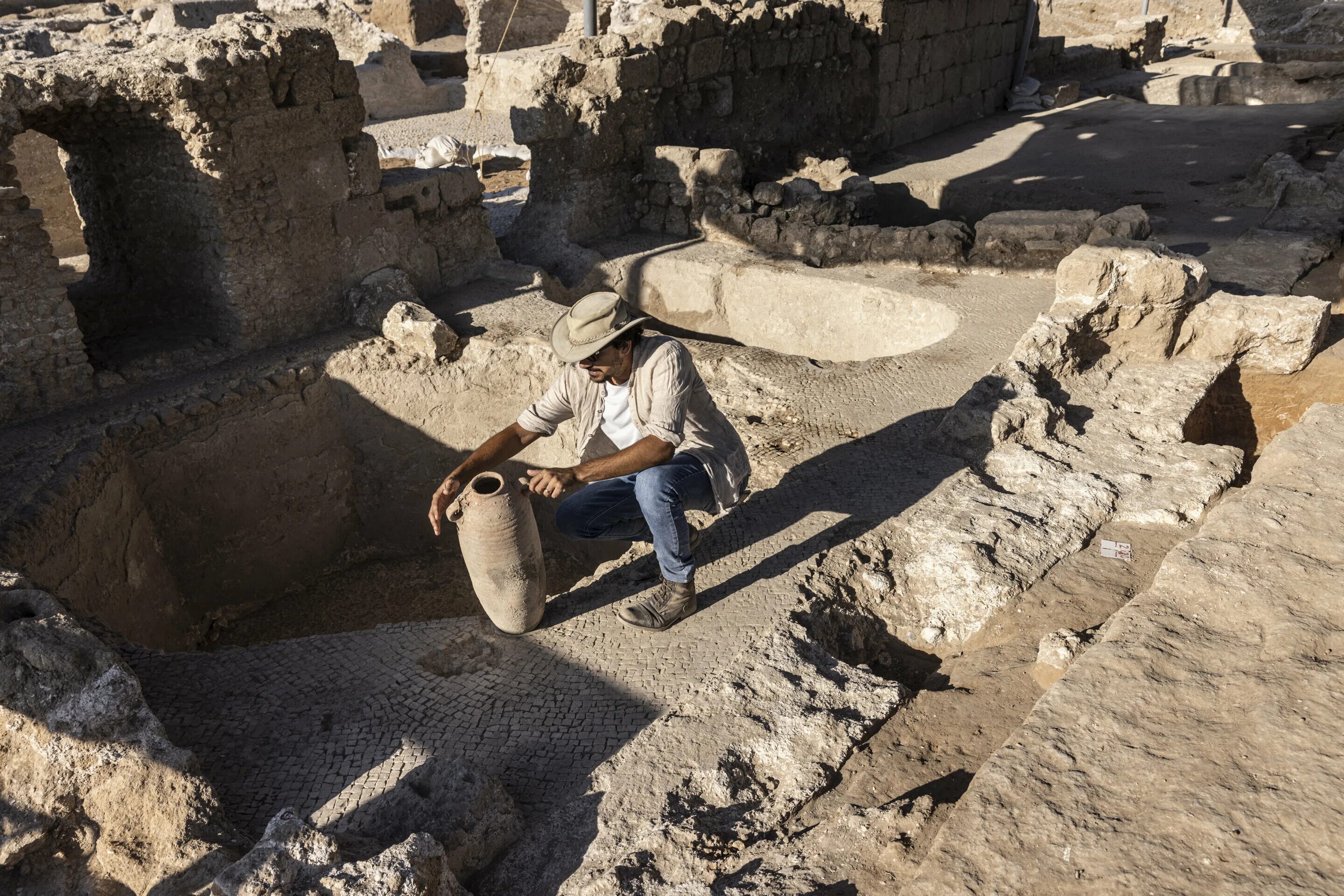 Город Мохенджо-Даро индийский археолог. Раскопки древнего Израиля. В 19 веке в колумбии археологи