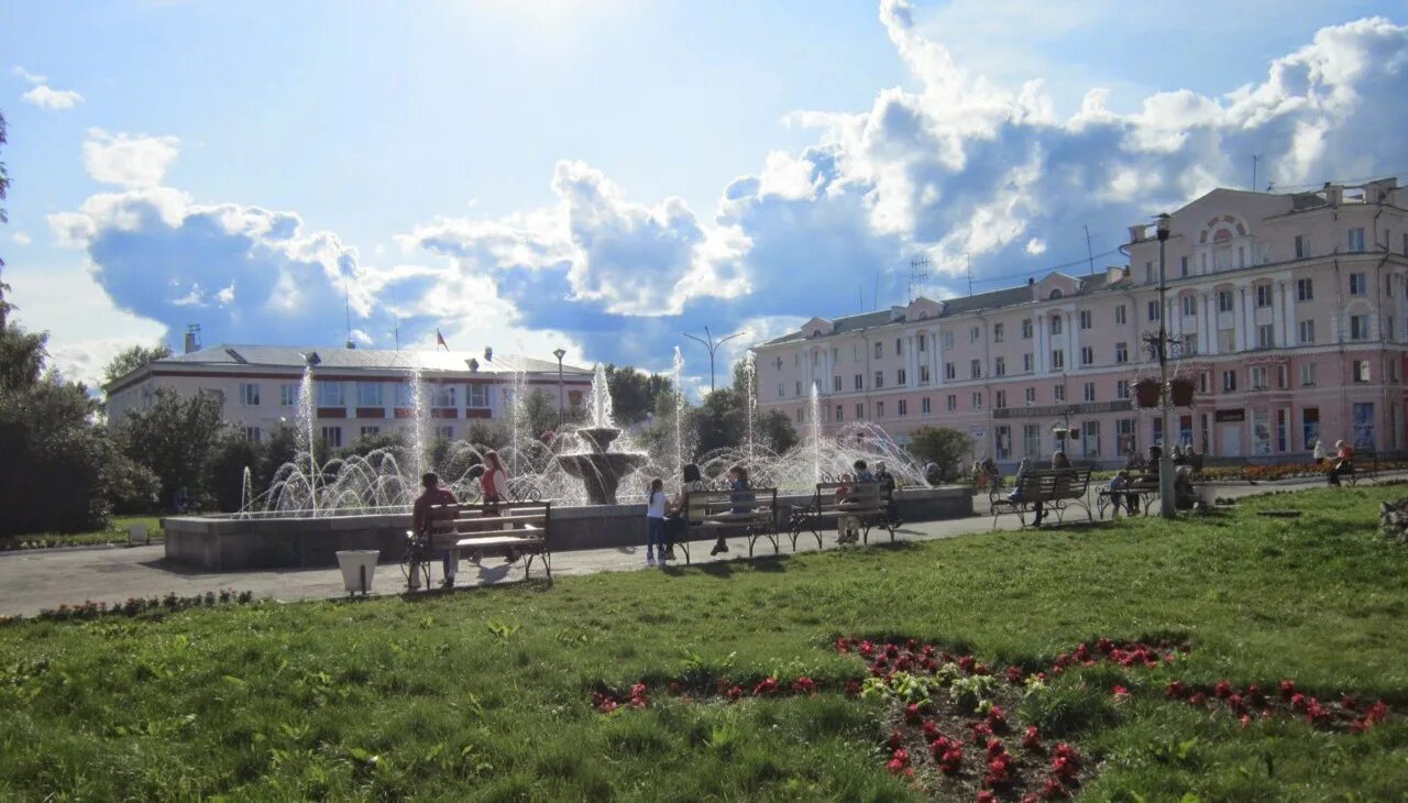 Пос. Петропавловский – Североуральск. Североуральск площадь лето. Краеведческий музей Североуральск.