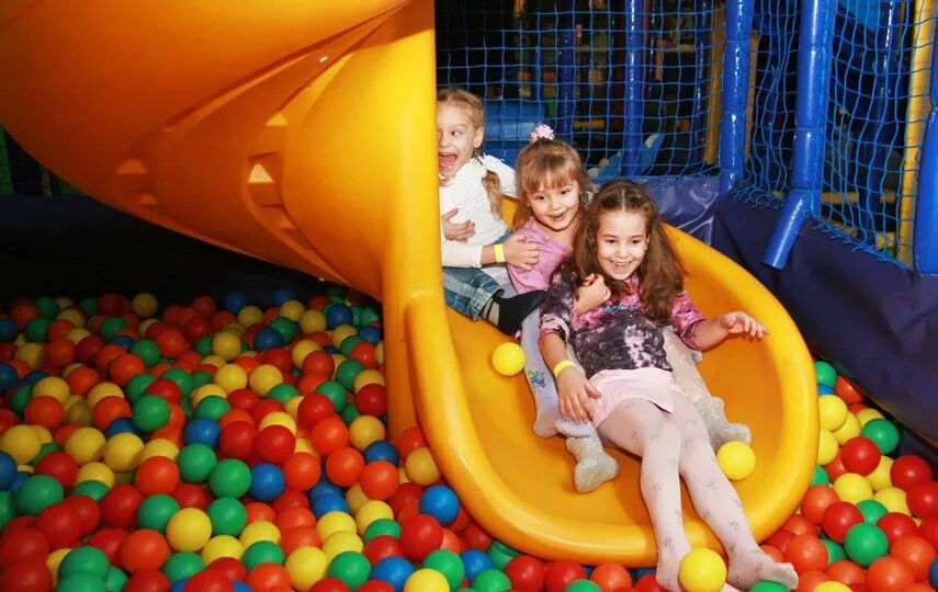 пансионат локомотив в зеленоградске калининградской области. центр детского и семейного отдыха. развлечение для детей в разликатель ном центре. презентация развлекательного центра. центр детского и семейного отдыха.