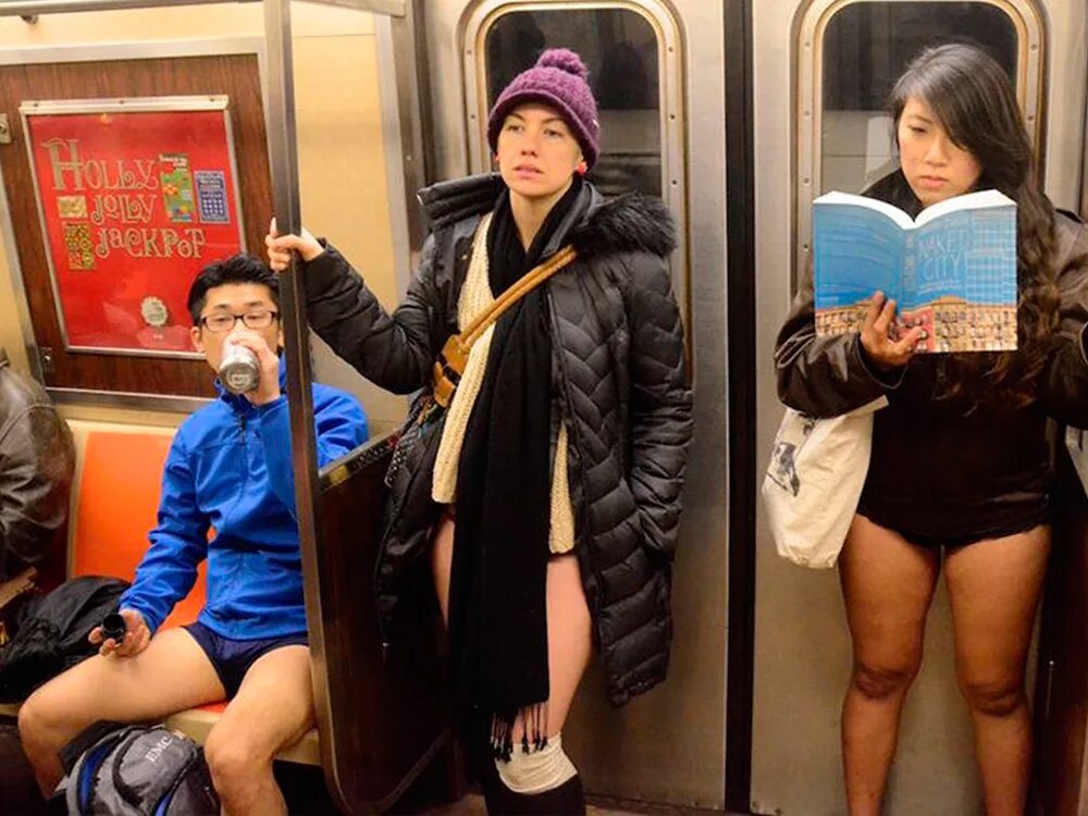 No Pants Subway Ride 2020. No Pants Subway Ride Москва. Нью Йорк метро без штанов. No Pants Subway Ride New York. Год без штанов